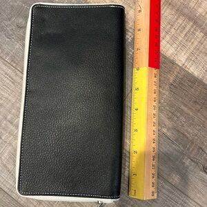 Loft travel wallet